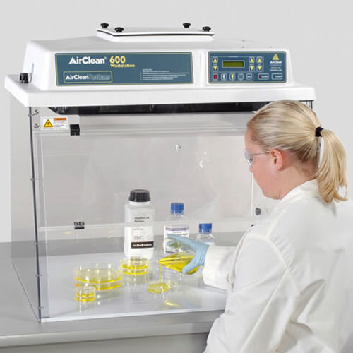 VERTICAL LAMINAR FLOW HOOD - MedicLab International
